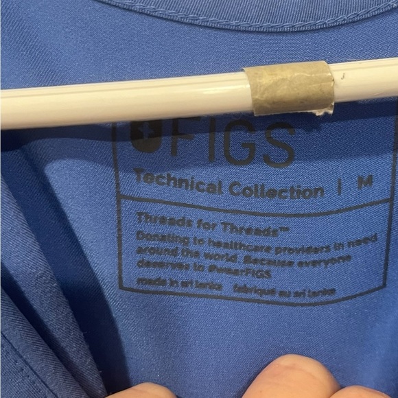 Figs men’s surgical blue scrub tops Leon scrub top size medium 3 pocket - Picture 3 of 5